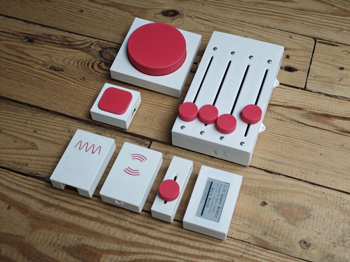 Famille de modules haptiques : bouton rond, bouton carré, faders motorisés, étiquette e-paper